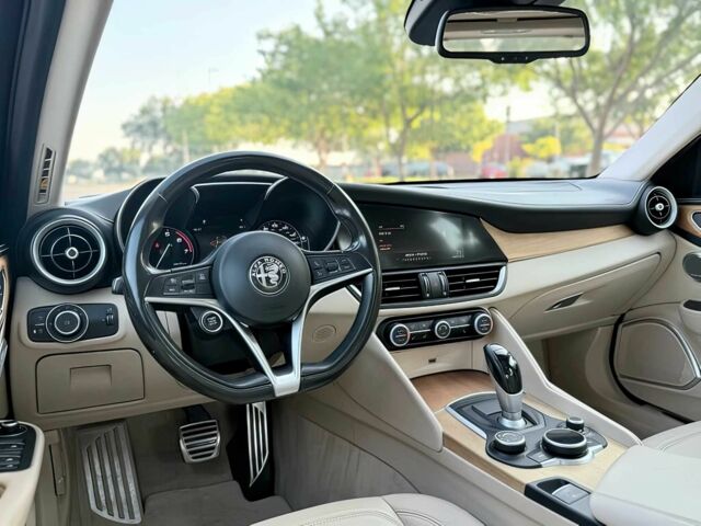 Черный Альфа Ромео Джулия, объемом двигателя 2 л и пробегом 45 тыс. км за 4100 $, фото 10 на Automoto.ua