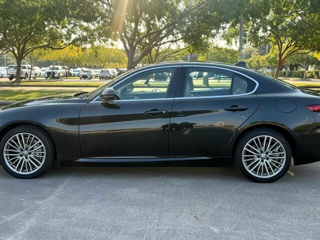 Черный Альфа Ромео Джулия, объемом двигателя 2 л и пробегом 45 тыс. км за 4100 $, фото 3 на Automoto.ua