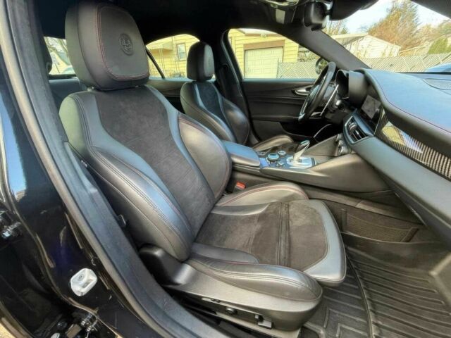 Черный Альфа Ромео Джулия, объемом двигателя 2.9 л и пробегом 30 тыс. км за 7300 $, фото 7 на Automoto.ua