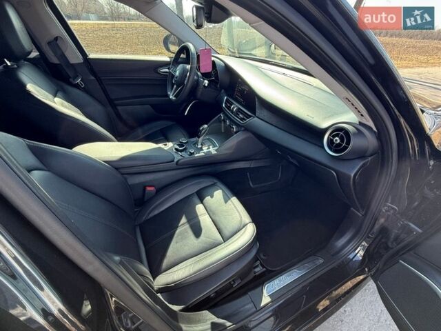 Черный Альфа Ромео Джулия, объемом двигателя 2 л и пробегом 73 тыс. км за 20500 $, фото 7 на Automoto.ua