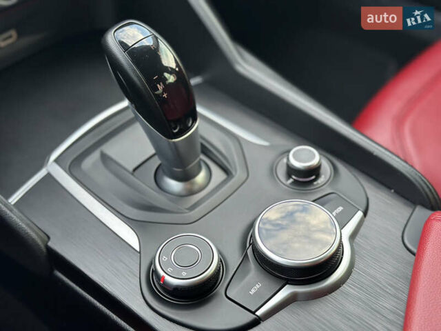 Альфа Ромео Джулія 2018 у Дніпро (Дніпропетровську) на Automoto.ua Чорний Альфа Ромео Джулія, об'ємом двигуна 2 л та пробігом 135 тис. км за 17000 $, фото 10 на Automoto.ua