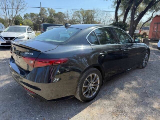 Чорний Альфа Ромео Джулія, об'ємом двигуна 2 л та пробігом 33 тис. км за 6300 $, фото 6 на Automoto.ua