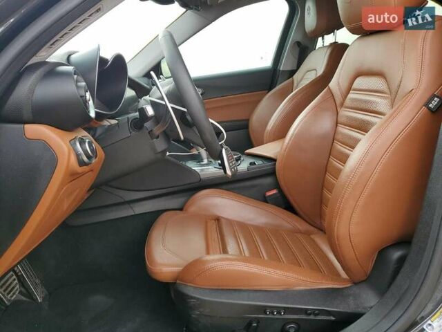 Черный Альфа Ромео Джулия, объемом двигателя 2 л и пробегом 128 тыс. км за 4200 $, фото 7 на Automoto.ua