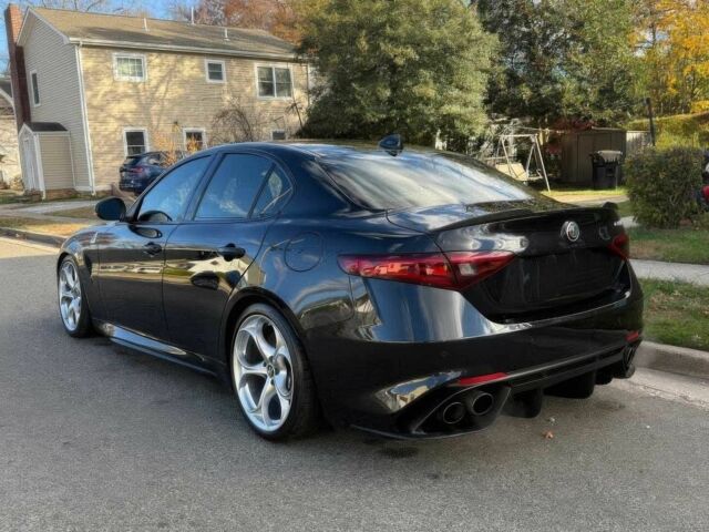 Черный Альфа Ромео Джулия, объемом двигателя 2.9 л и пробегом 48 тыс. км за 12500 $, фото 4 на Automoto.ua