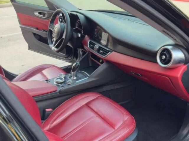 Чорний Альфа Ромео Джулія, об'ємом двигуна 2 л та пробігом 89 тис. км за 10700 $, фото 11 на Automoto.ua