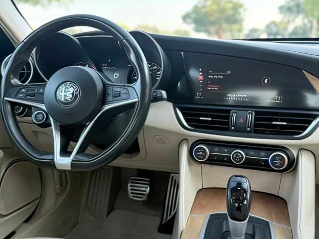 Черный Альфа Ромео Джулия, объемом двигателя 2 л и пробегом 45 тыс. км за 4100 $, фото 9 на Automoto.ua