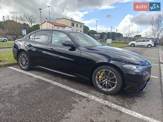 Черный Альфа Ромео Джулия, объемом двигателя 2 л и пробегом 79 тыс. км за 18412 $, фото 3 на Automoto.ua