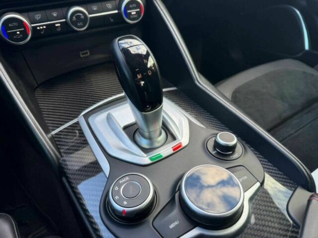 Черный Альфа Ромео Джулия, объемом двигателя 2.9 л и пробегом 48 тыс. км за 12500 $, фото 12 на Automoto.ua