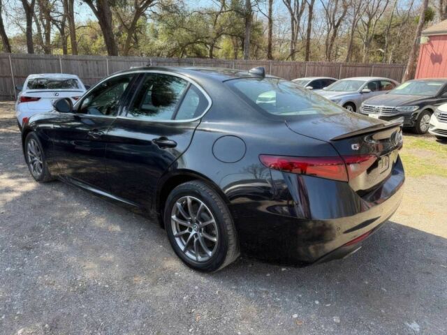 Чорний Альфа Ромео Джулія, об'ємом двигуна 2 л та пробігом 33 тис. км за 6300 $, фото 4 на Automoto.ua