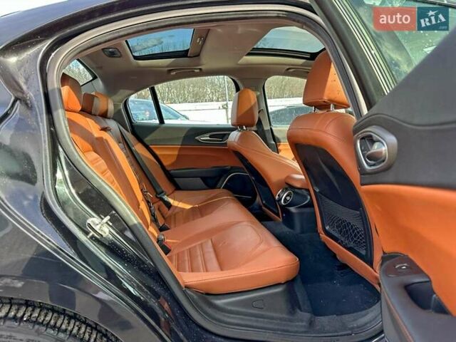 Чорний Альфа Ромео Джулія, об'ємом двигуна 2 л та пробігом 105 тис. км за 4200 $, фото 5 на Automoto.ua