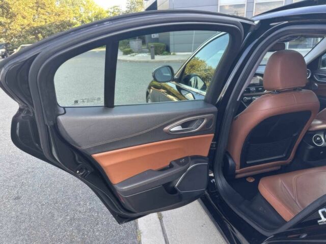 Черный Альфа Ромео Джулия, объемом двигателя 2 л и пробегом 46 тыс. км за 5100 $, фото 15 на Automoto.ua