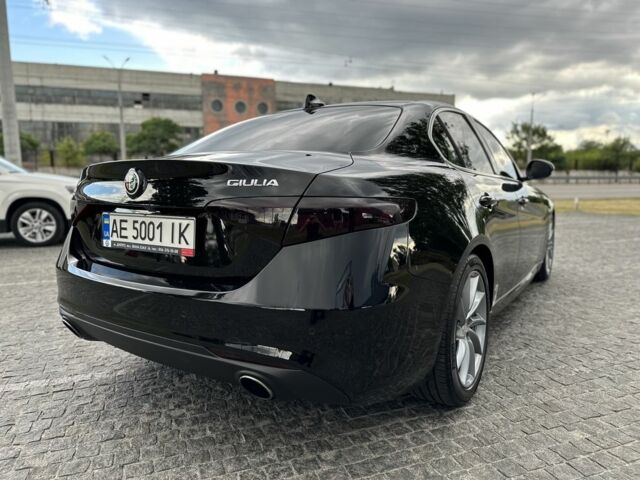 Чорний Альфа Ромео Джулія, об'ємом двигуна 2 л та пробігом 135 тис. км за 17000 $, фото 5 на Automoto.ua