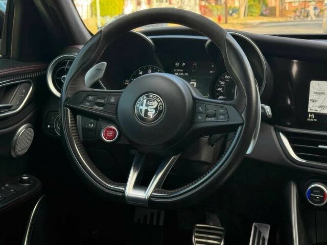 Чорний Альфа Ромео Джулія, об'ємом двигуна 2.9 л та пробігом 44 тис. км за 13500 $, фото 8 на Automoto.ua