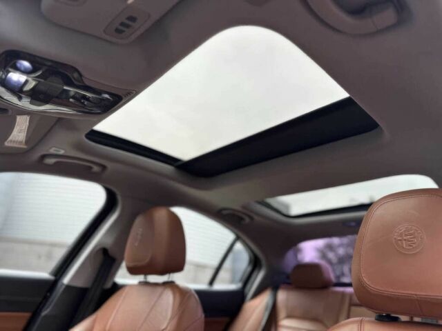 Черный Альфа Ромео Джулия, объемом двигателя 2 л и пробегом 46 тыс. км за 5100 $, фото 11 на Automoto.ua