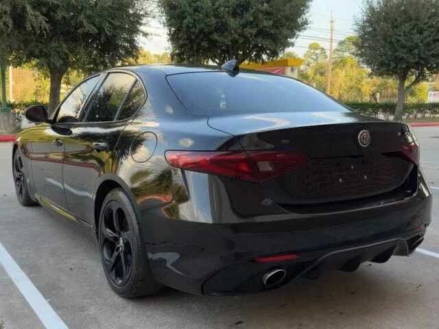 Чорний Альфа Ромео Джулія, об'ємом двигуна 2 л та пробігом 89 тис. км за 10700 $, фото 4 на Automoto.ua