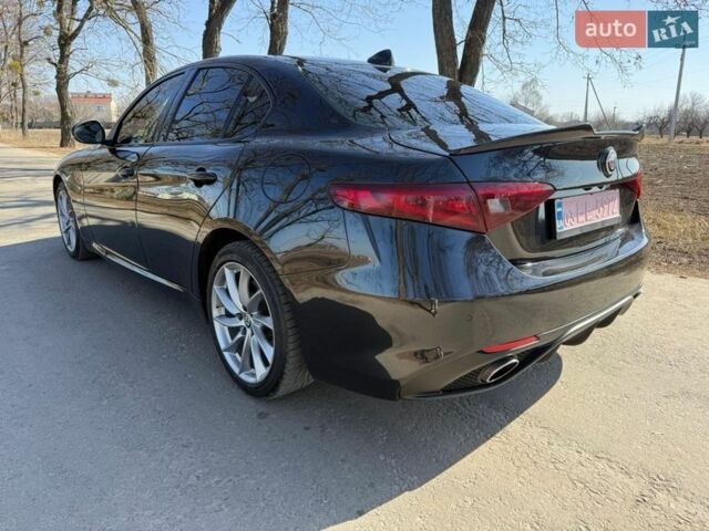 Черный Альфа Ромео Джулия, объемом двигателя 2 л и пробегом 73 тыс. км за 20500 $, фото 5 на Automoto.ua