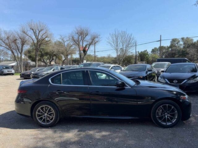 Чорний Альфа Ромео Джулія, об'ємом двигуна 2 л та пробігом 33 тис. км за 6300 $, фото 7 на Automoto.ua