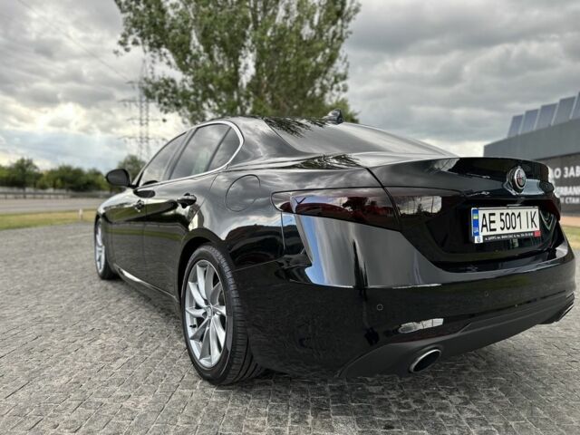 Чорний Альфа Ромео Джулія, об'ємом двигуна 2 л та пробігом 135 тис. км за 17000 $, фото 3 на Automoto.ua