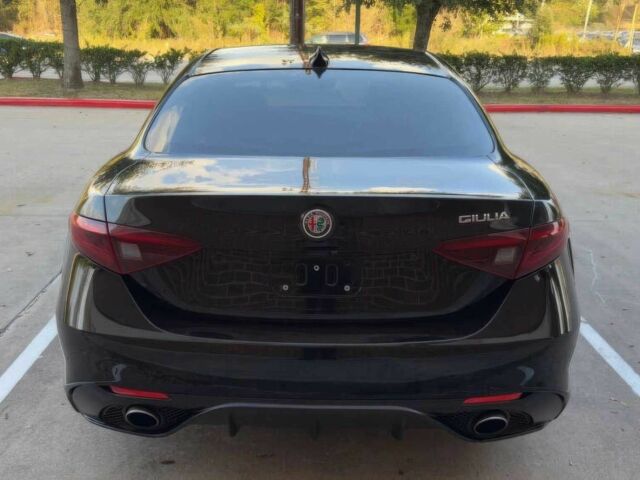 Черный Альфа Ромео Джулия, объемом двигателя 2.9 л и пробегом 33 тыс. км за 12500 $, фото 5 на Automoto.ua