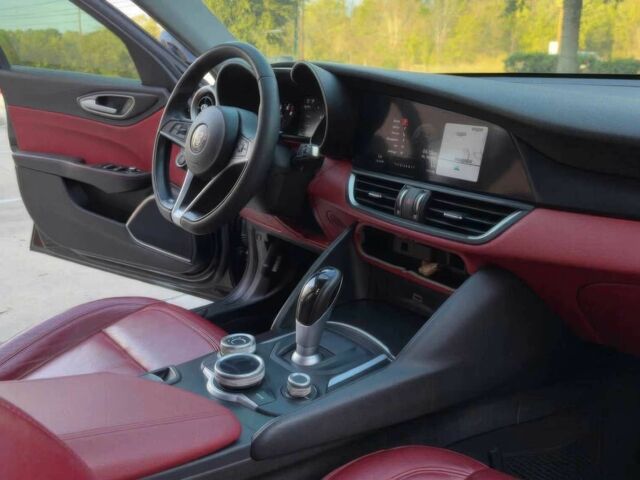 Черный Альфа Ромео Джулия, объемом двигателя 2.9 л и пробегом 33 тыс. км за 12500 $, фото 10 на Automoto.ua