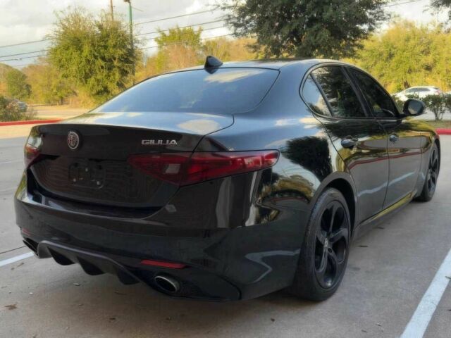 Черный Альфа Ромео Джулия, объемом двигателя 2.9 л и пробегом 33 тыс. км за 12500 $, фото 6 на Automoto.ua