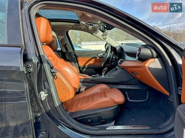 Чорний Альфа Ромео Джулія, об'ємом двигуна 2 л та пробігом 105 тис. км за 4200 $, фото 6 на Automoto.ua