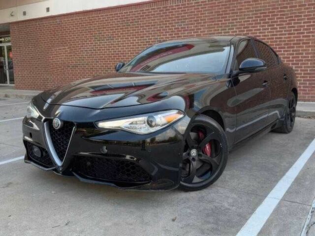 Чорний Альфа Ромео Джулія, об'ємом двигуна 2 л та пробігом 89 тис. км за 10700 $, фото 2 на Automoto.ua