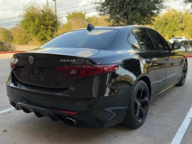 Чорний Альфа Ромео Джулія, об'ємом двигуна 2 л та пробігом 89 тис. км за 10700 $, фото 6 на Automoto.ua