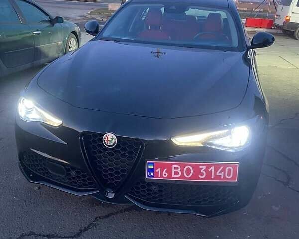 Черный Альфа Ромео Джулия, объемом двигателя 2 л и пробегом 45 тыс. км за 24000 $, фото 2 на Automoto.ua