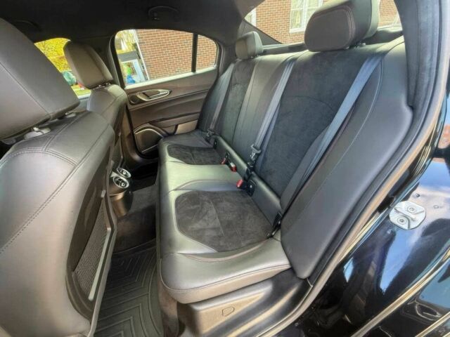 Черный Альфа Ромео Джулия, объемом двигателя 2.9 л и пробегом 48 тыс. км за 12500 $, фото 14 на Automoto.ua