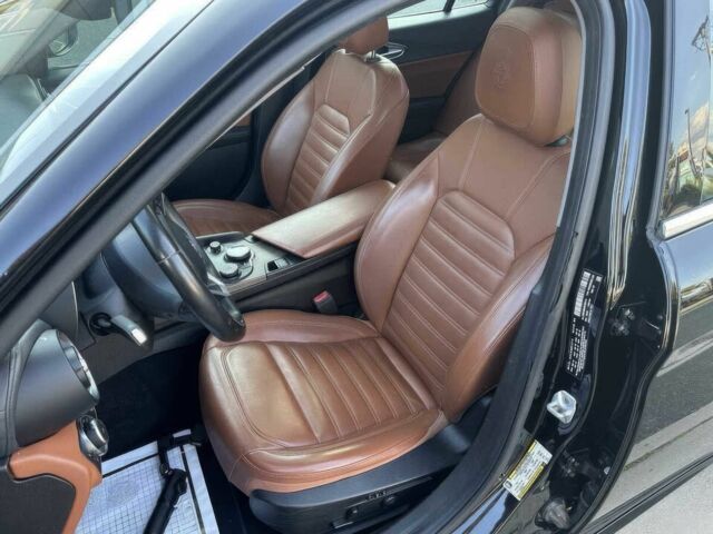 Черный Альфа Ромео Джулия, объемом двигателя 2 л и пробегом 46 тыс. км за 5100 $, фото 9 на Automoto.ua