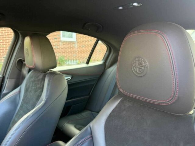 Черный Альфа Ромео Джулия, объемом двигателя 2.9 л и пробегом 48 тыс. км за 12500 $, фото 13 на Automoto.ua