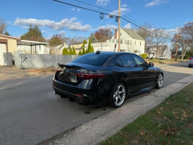 Черный Альфа Ромео Джулия, объемом двигателя 2.9 л и пробегом 48 тыс. км за 12500 $, фото 6 на Automoto.ua