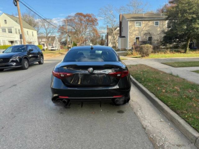 Черный Альфа Ромео Джулия, объемом двигателя 2.9 л и пробегом 48 тыс. км за 12500 $, фото 5 на Automoto.ua