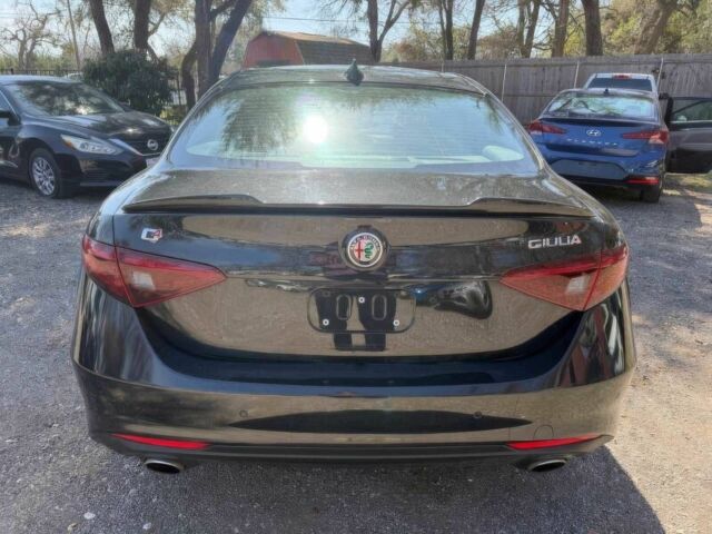 Чорний Альфа Ромео Джулія, об'ємом двигуна 2 л та пробігом 33 тис. км за 6300 $, фото 5 на Automoto.ua