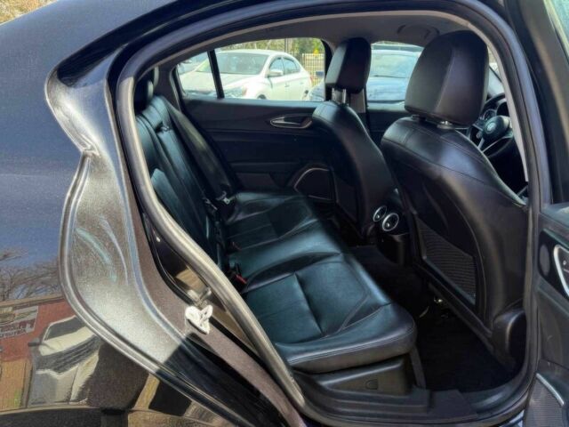 Чорний Альфа Ромео Джулія, об'ємом двигуна 2 л та пробігом 33 тис. км за 6300 $, фото 9 на Automoto.ua