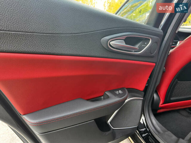 Черный Альфа Ромео Джулия, объемом двигателя 2 л и пробегом 29 тыс. км за 23999 $, фото 35 на Automoto.ua