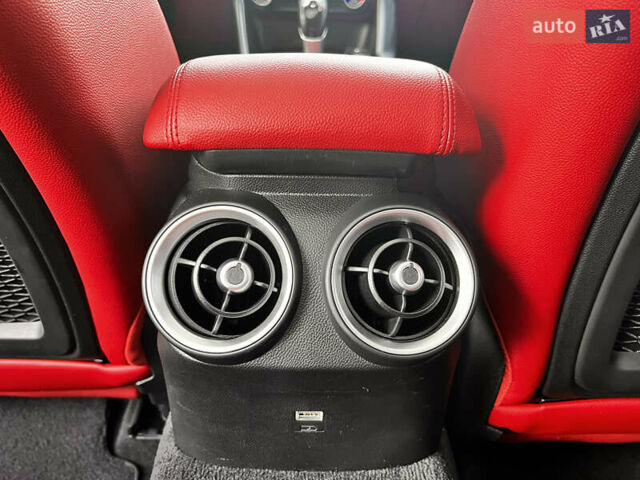 Черный Альфа Ромео Джулия, объемом двигателя 2 л и пробегом 29 тыс. км за 23600 $, фото 41 на Automoto.ua