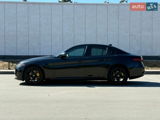 Чорний Альфа Ромео Джулія, об'ємом двигуна 2 л та пробігом 67 тис. км за 19990 $, фото 8 на Automoto.ua
