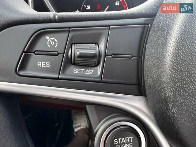 Черный Альфа Ромео Джулия, объемом двигателя 2 л и пробегом 29 тыс. км за 23999 $, фото 23 на Automoto.ua