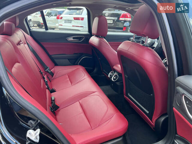 Черный Альфа Ромео Джулия, объемом двигателя 2 л и пробегом 29 тыс. км за 23999 $, фото 51 на Automoto.ua