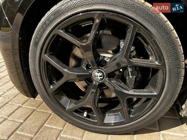 Черный Альфа Ромео Джулия, объемом двигателя 2 л и пробегом 29 тыс. км за 23600 $, фото 19 на Automoto.ua