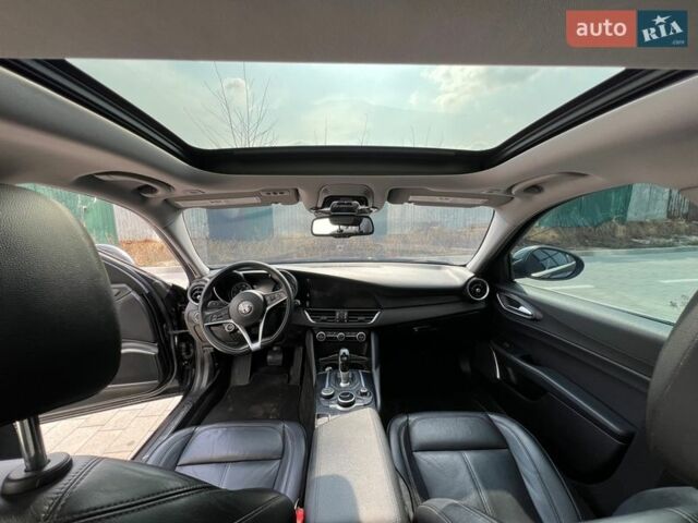 Чорний Альфа Ромео Джулія, об'ємом двигуна 2 л та пробігом 179 тис. км за 16800 $, фото 21 на Automoto.ua