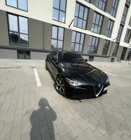 Чорний Альфа Ромео Джулія, об'ємом двигуна 2 л та пробігом 179 тис. км за 16800 $, фото 4 на Automoto.ua