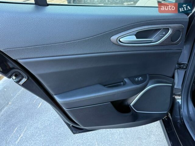 Чорний Альфа Ромео Джулія, об'ємом двигуна 2 л та пробігом 67 тис. км за 19990 $, фото 41 на Automoto.ua