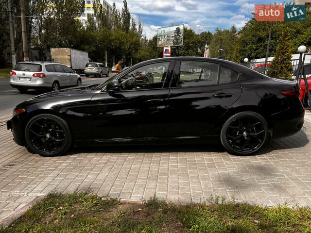 Черный Альфа Ромео Джулия, объемом двигателя 2 л и пробегом 29 тыс. км за 23600 $, фото 10 на Automoto.ua