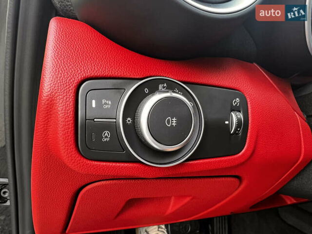 Черный Альфа Ромео Джулия, объемом двигателя 2 л и пробегом 29 тыс. км за 23600 $, фото 29 на Automoto.ua