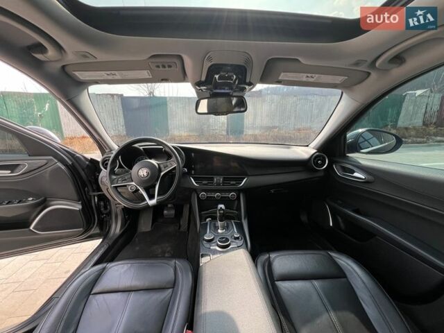 Чорний Альфа Ромео Джулія, об'ємом двигуна 2 л та пробігом 179 тис. км за 16800 $, фото 23 на Automoto.ua