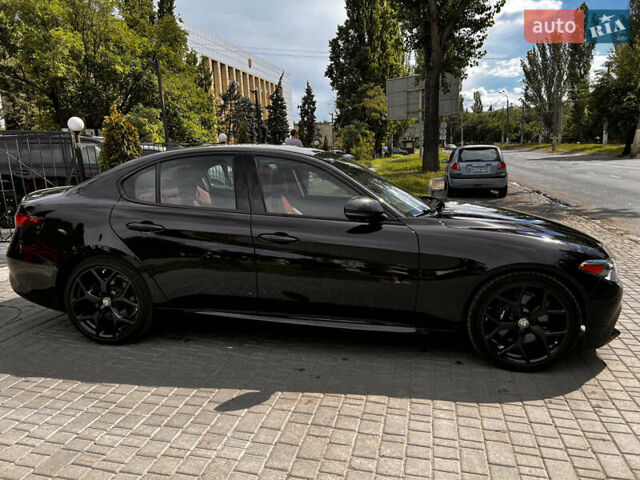 Черный Альфа Ромео Джулия, объемом двигателя 2 л и пробегом 29 тыс. км за 23600 $, фото 8 на Automoto.ua