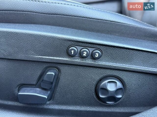 Чорний Альфа Ромео Джулія, об'ємом двигуна 2 л та пробігом 67 тис. км за 19990 $, фото 37 на Automoto.ua